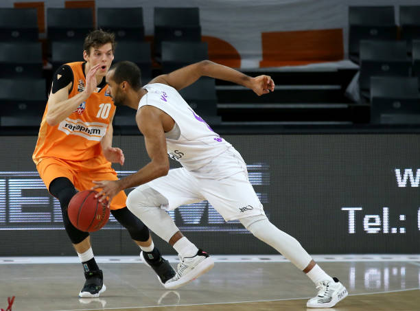 更因与偶像 更因与偶像